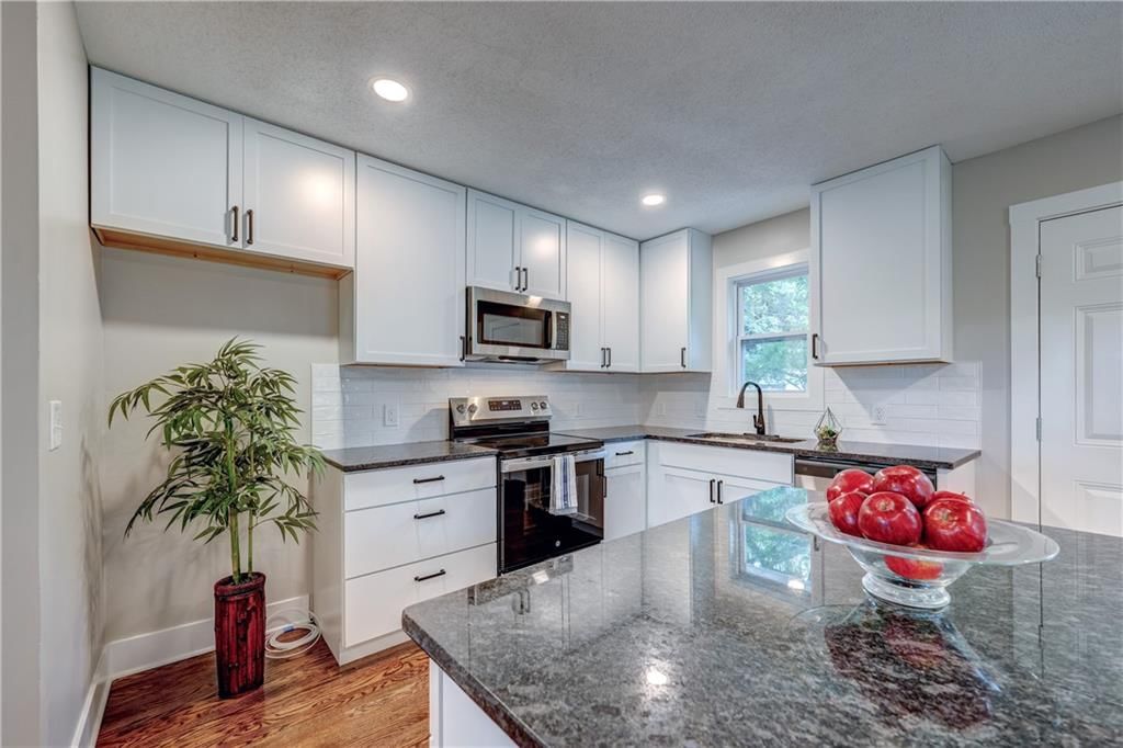 Photo 5 of 22 - 1413 E Ridgeway Drive