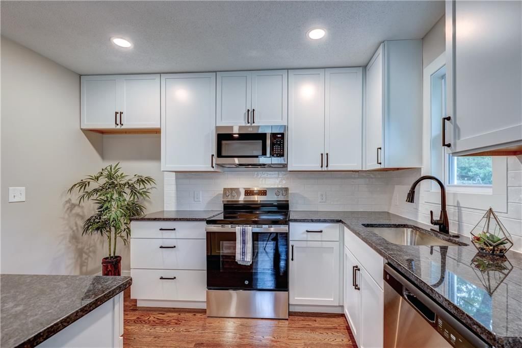 Photo 6 of 22 - 1413 E Ridgeway Drive