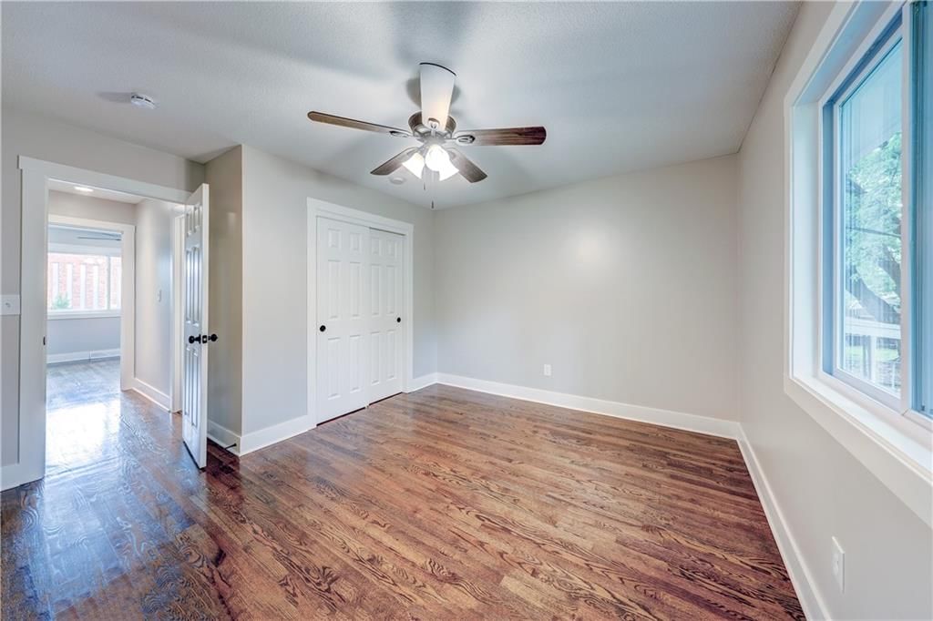 Photo 11 of 22 - 1413 E Ridgeway Drive