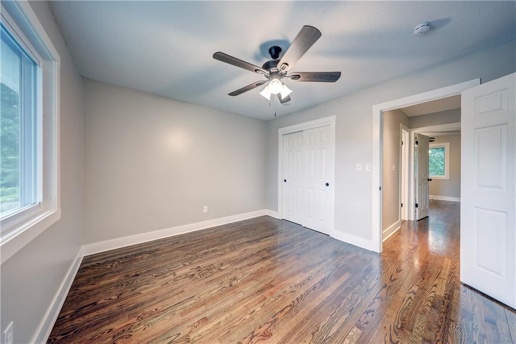 Photo 15 of 22 - 1413 E Ridgeway Drive