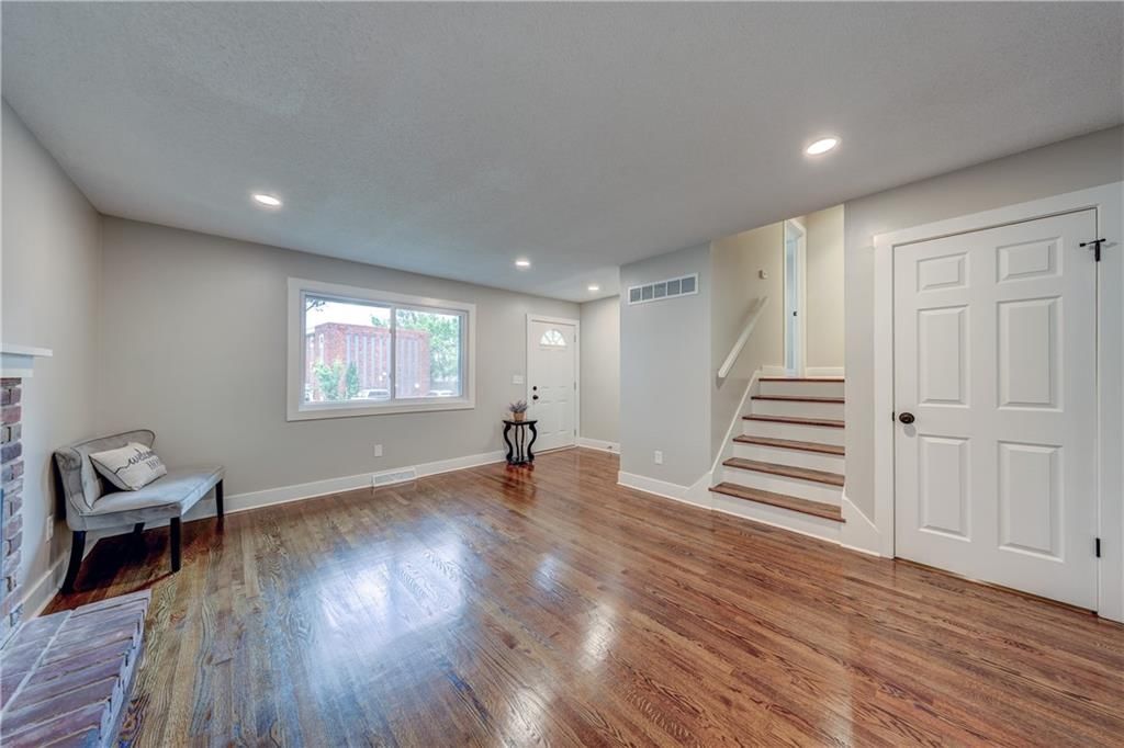 Photo 17 of 22 - 1413 E Ridgeway Drive