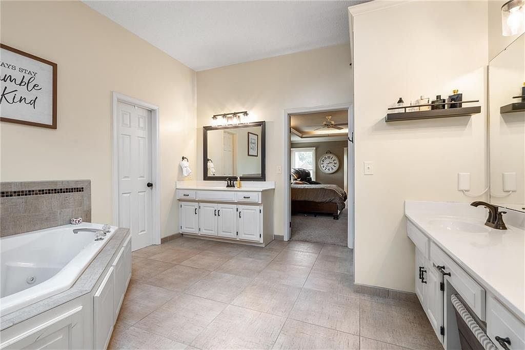 2900 SW 11th Terrace — photo 27