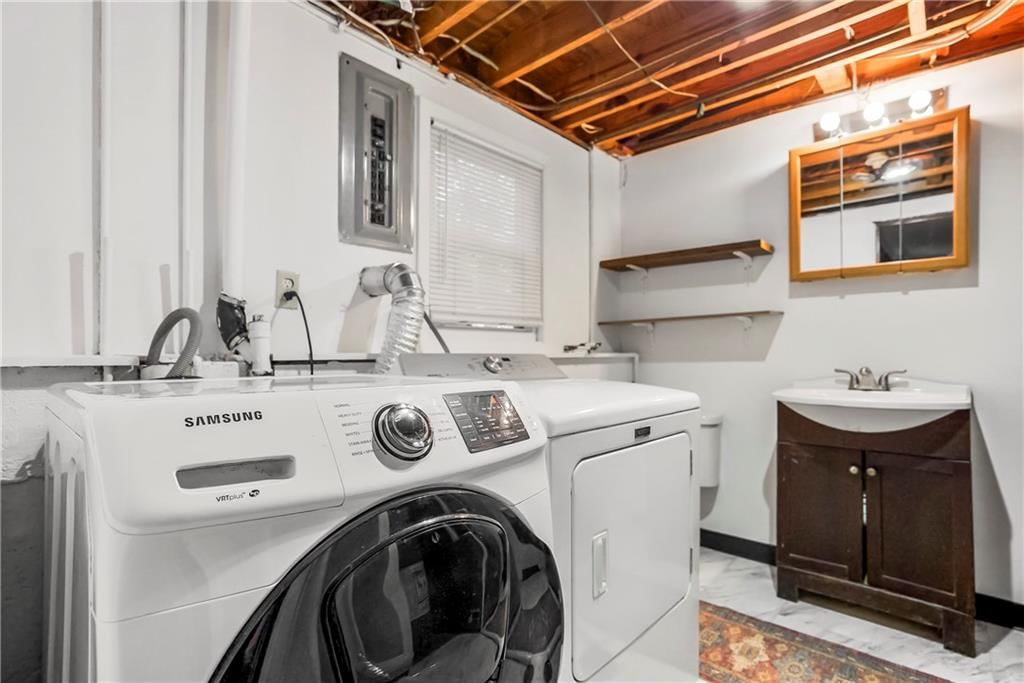 Photo 18 of 22 - 306 S Franklin Street