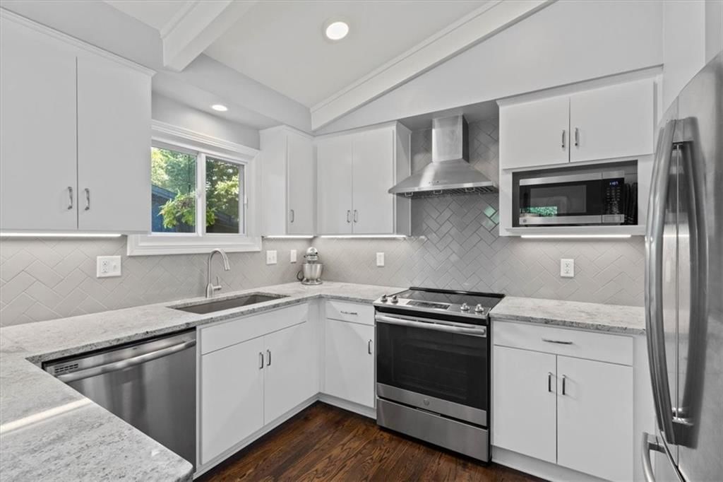 Photo 13 of 26 - 5807 W 75TH Terrace