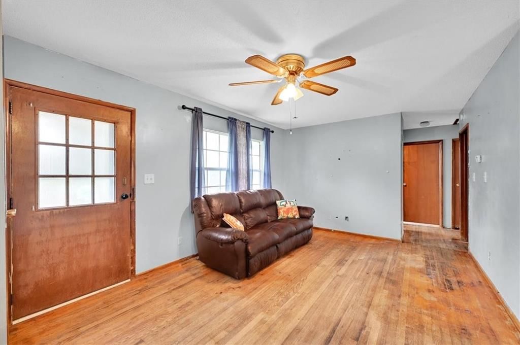 Photo 5 of 23 - 426 N 83rd Place