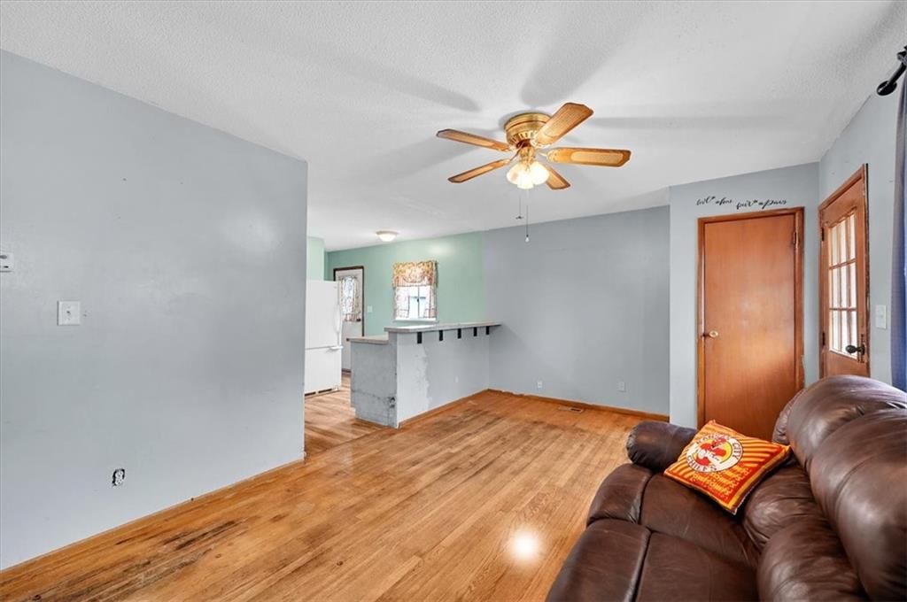 Photo 7 of 23 - 426 N 83rd Place