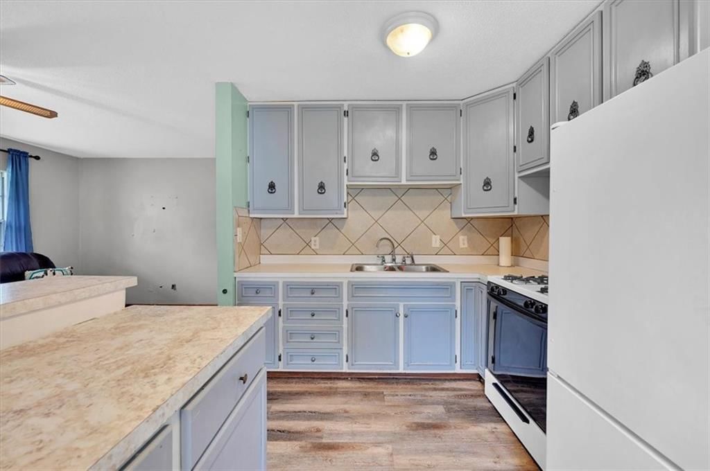 Photo 9 of 23 - 426 N 83rd Place