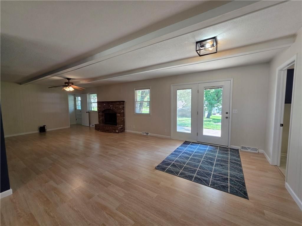 Photo 5 of 33 - 303 HARDESTY Street