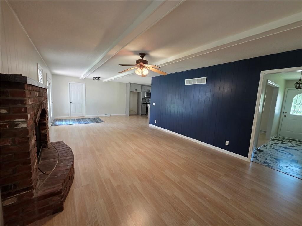 Photo 6 of 33 - 303 HARDESTY Street