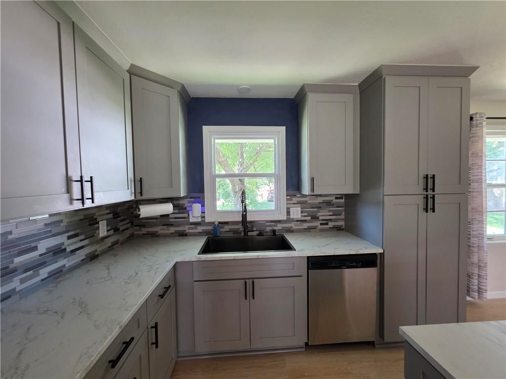 Photo 10 of 33 - 303 HARDESTY Street