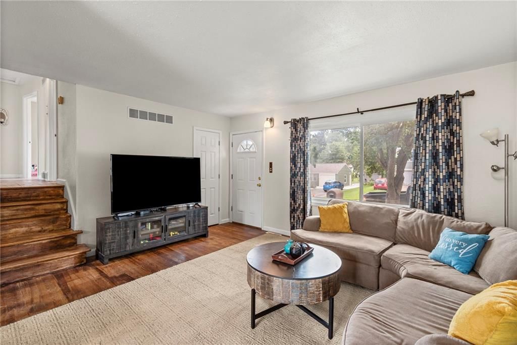 Photo 11 of 36 - 3301 N Delaware Street