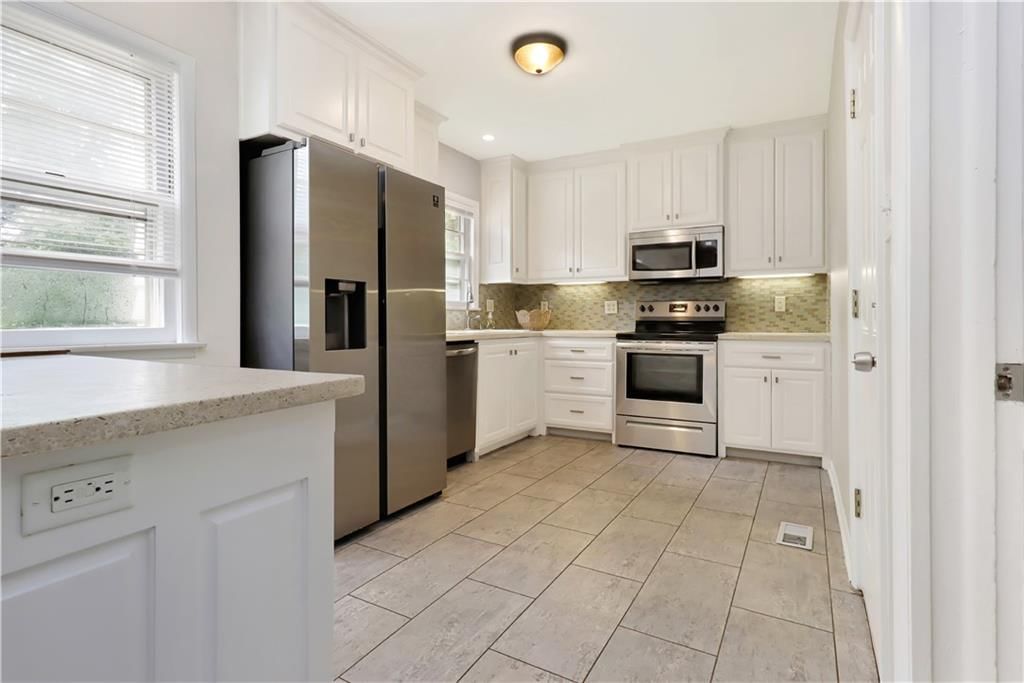 Photo 5 of 27 - 2225 W 74th Street