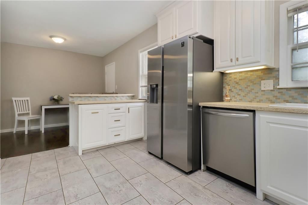 Photo 6 of 27 - 2225 W 74th Street