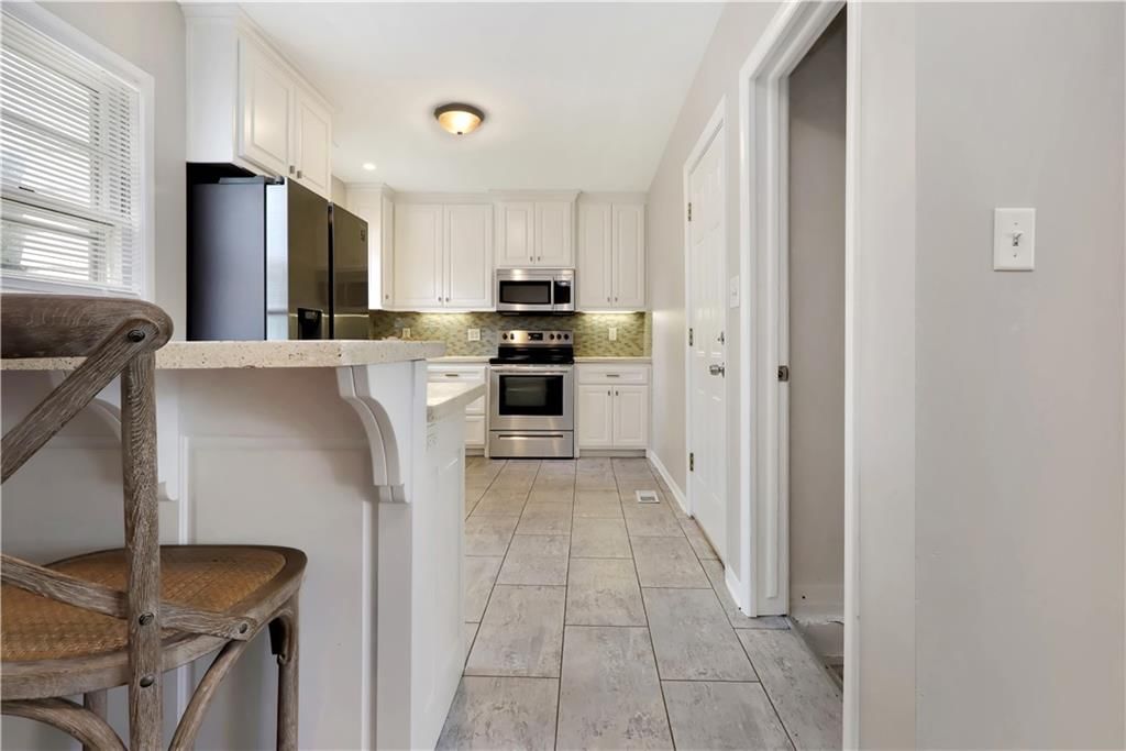 Photo 8 of 27 - 2225 W 74th Street