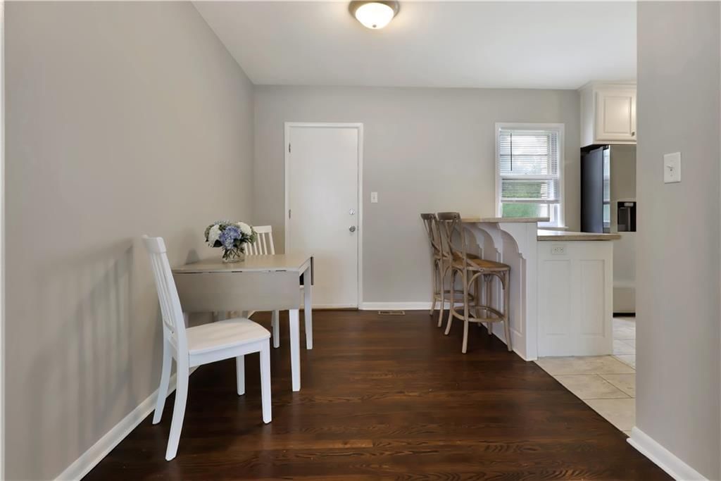 Photo 10 of 27 - 2225 W 74th Street