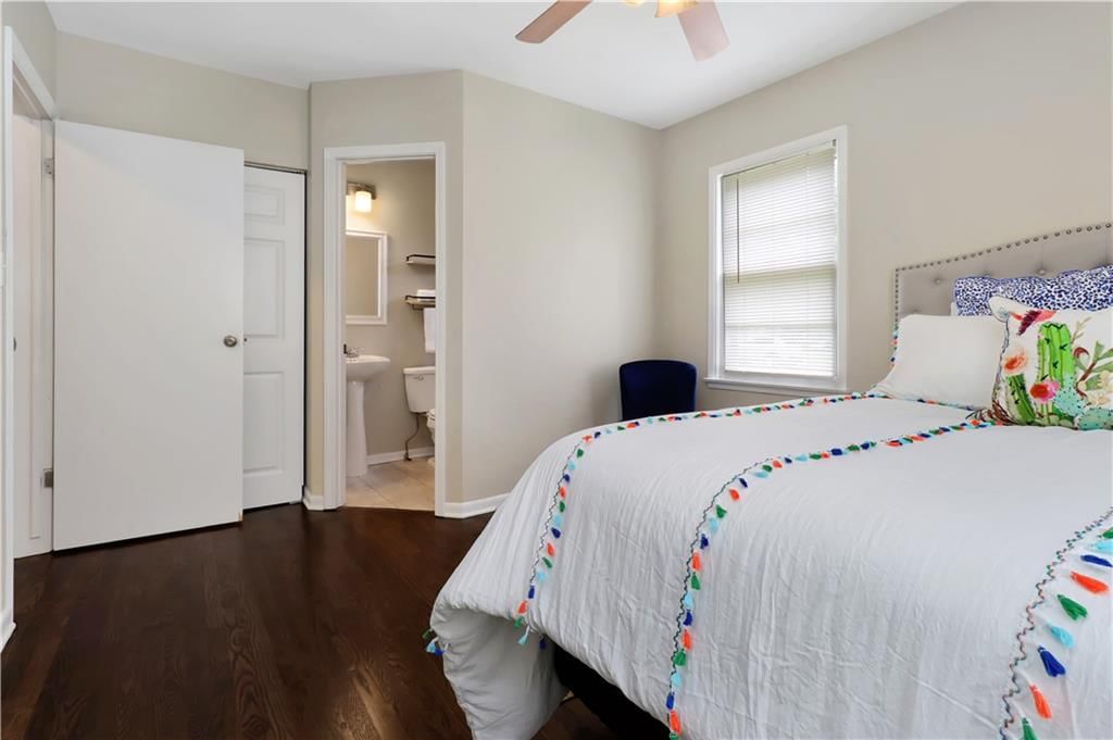 Photo 13 of 27 - 2225 W 74th Street