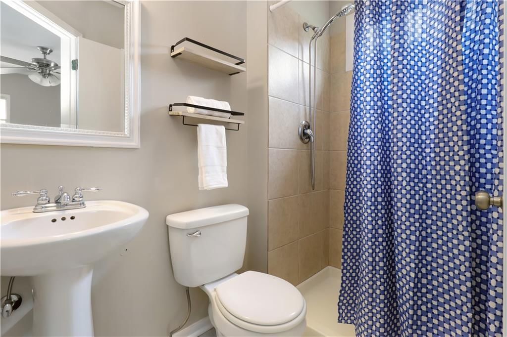Photo 14 of 27 - 2225 W 74th Street