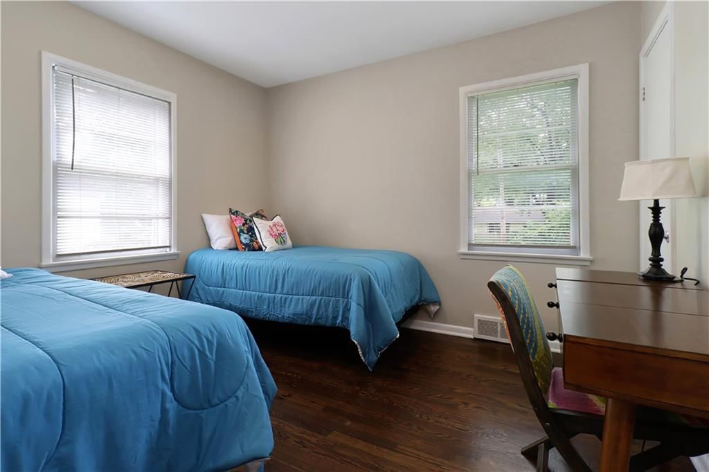 Photo 15 of 27 - 2225 W 74th Street
