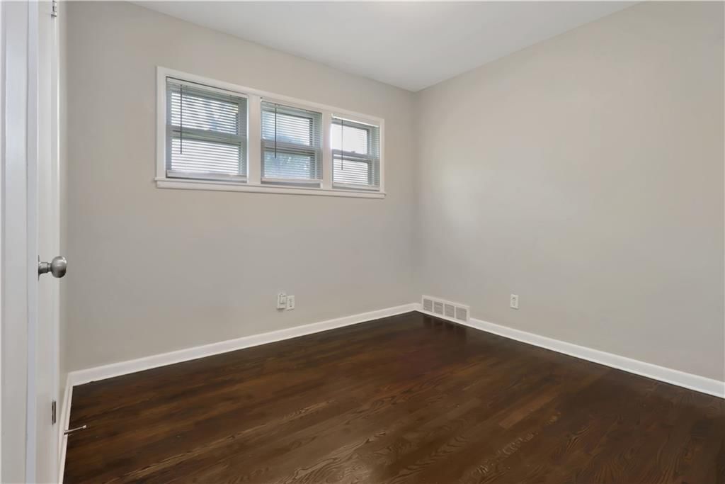 Photo 18 of 27 - 2225 W 74th Street