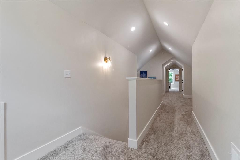 Photo 22 of 37 - 18 Beechwood Lane