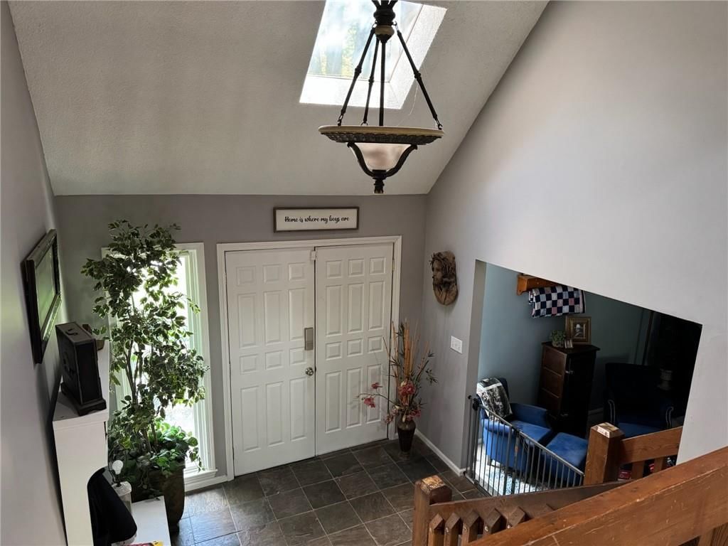 Photo 11 of 18 - 16036 Meadow Lane
