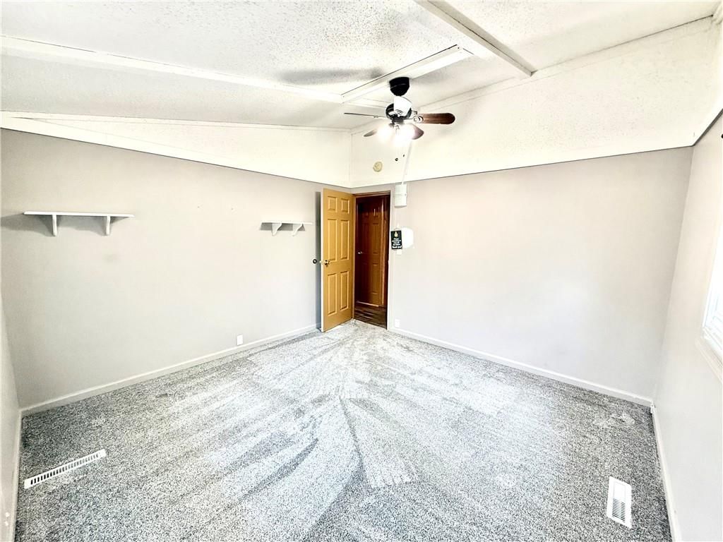 Photo 11 of 24 - 715 E JENKINS Street