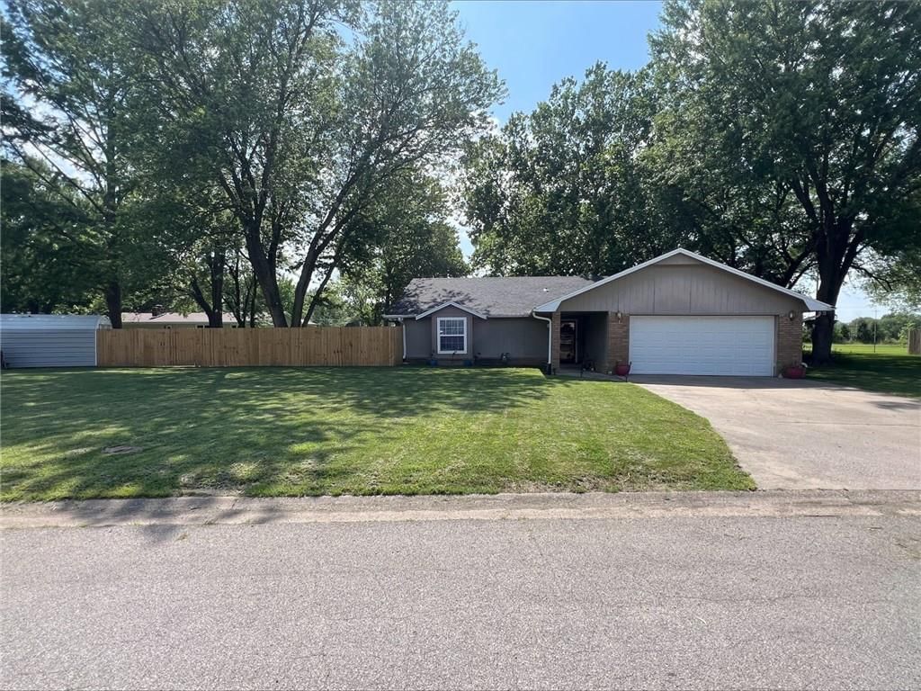 308 Caroline Drive, Frontenac, KS