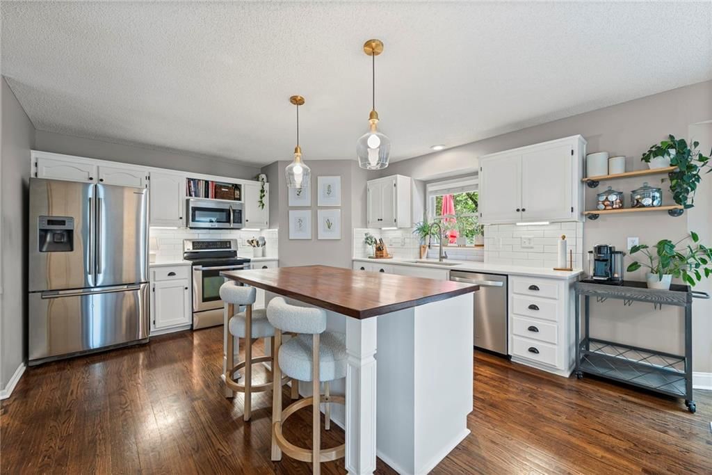 Photo 8 of 33 - 7807 N Adrian Avenue
