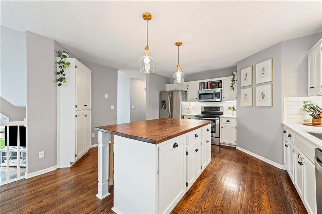 Photo 9 of 33 - 7807 N Adrian Avenue