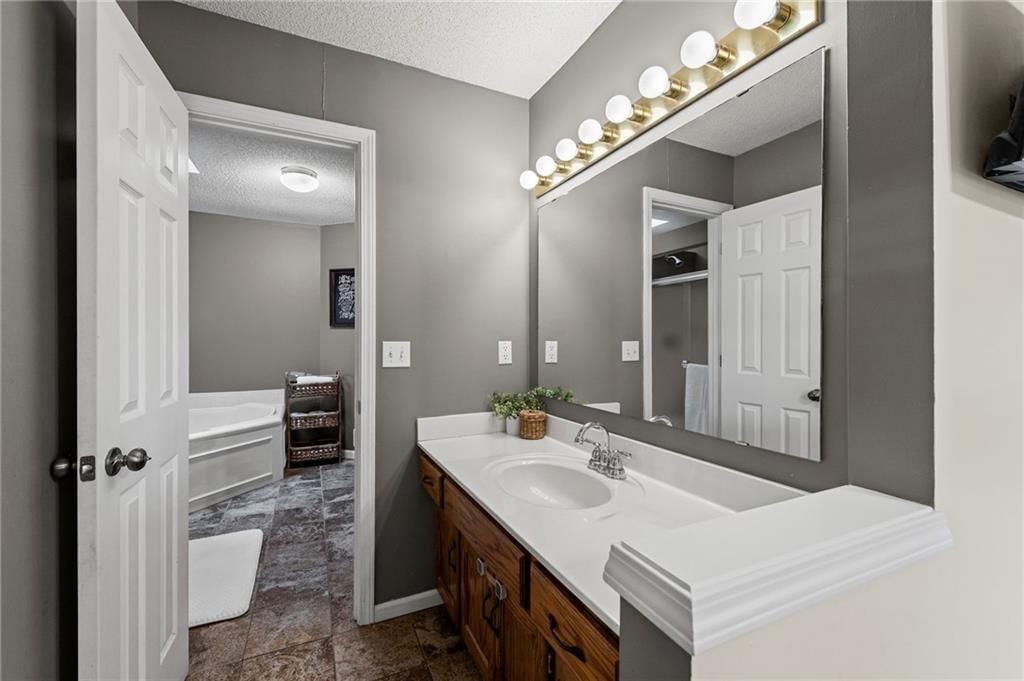 Photo 16 of 33 - 7807 N Adrian Avenue