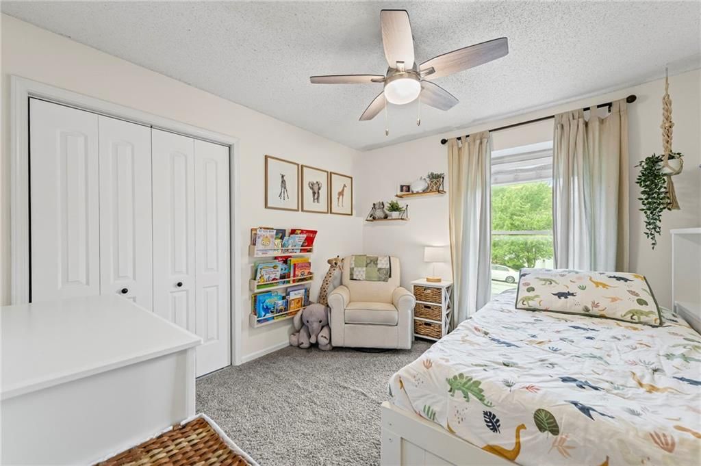 Photo 18 of 33 - 7807 N Adrian Avenue