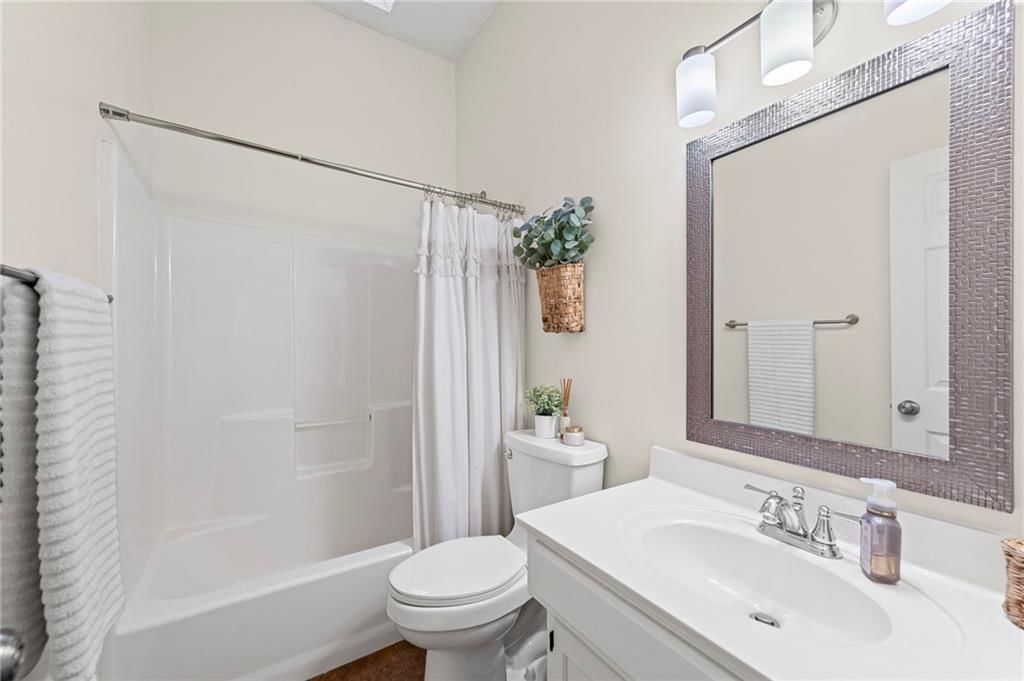 Photo 22 of 33 - 7807 N Adrian Avenue
