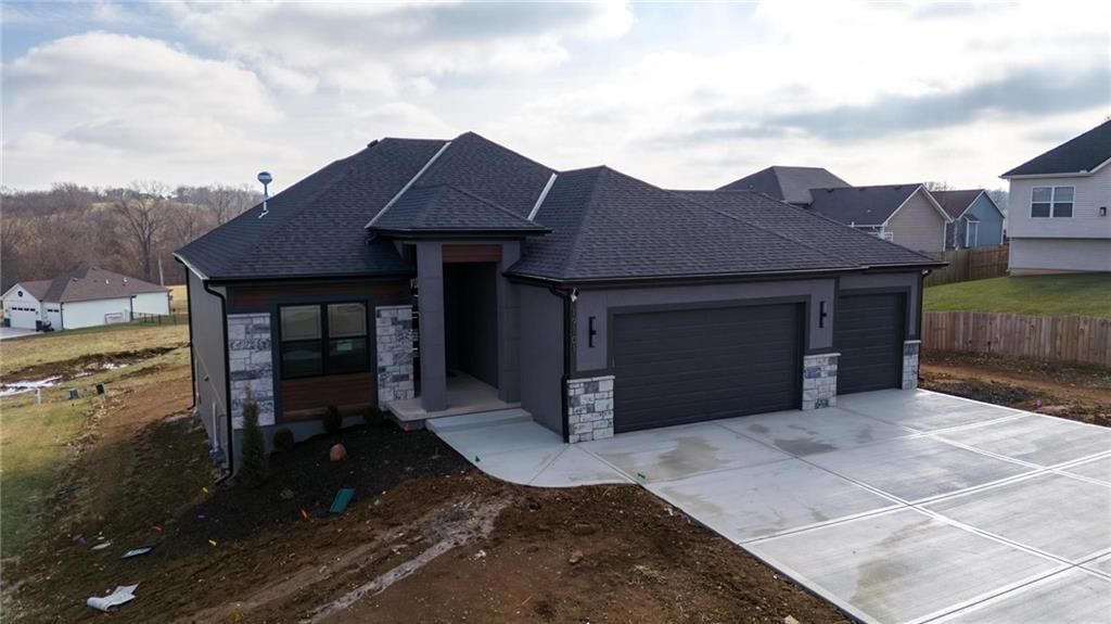19101 Library Drive, Weston, MO