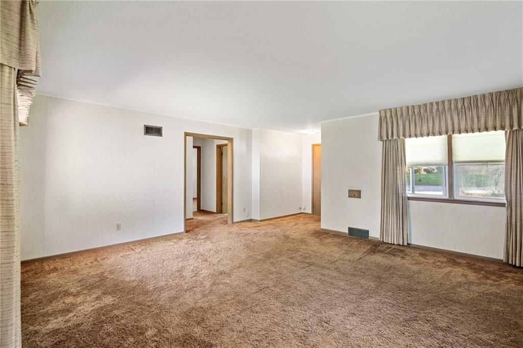 Photo 6 of 38 - 611 N Washington Boulevard