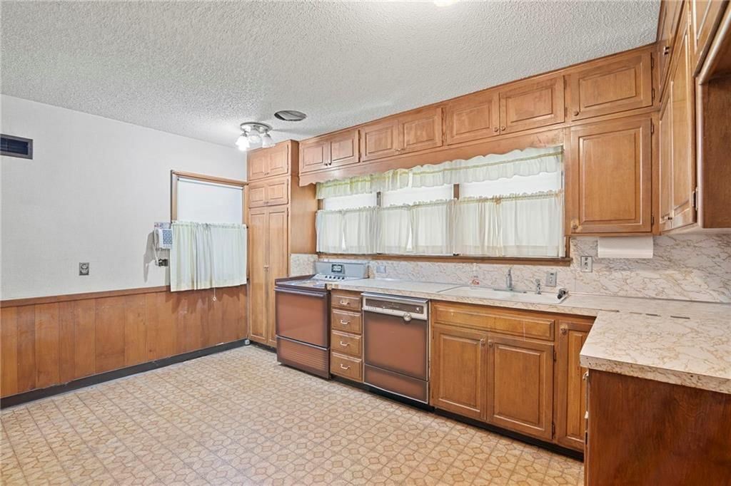 Photo 12 of 38 - 611 N Washington Boulevard