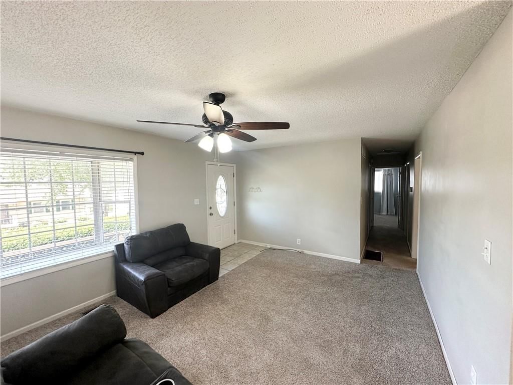 Photo 9 of 43 - 5406 Cypress Avenue