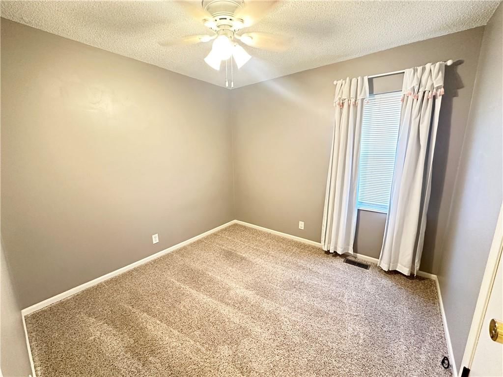 Photo 16 of 43 - 5406 Cypress Avenue