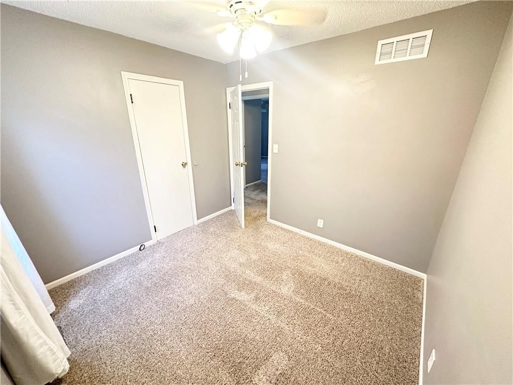 Photo 17 of 43 - 5406 Cypress Avenue