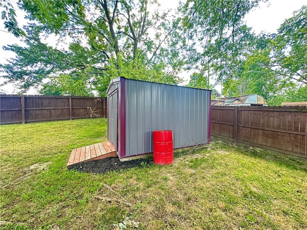 Photo 36 of 43 - 5406 Cypress Avenue