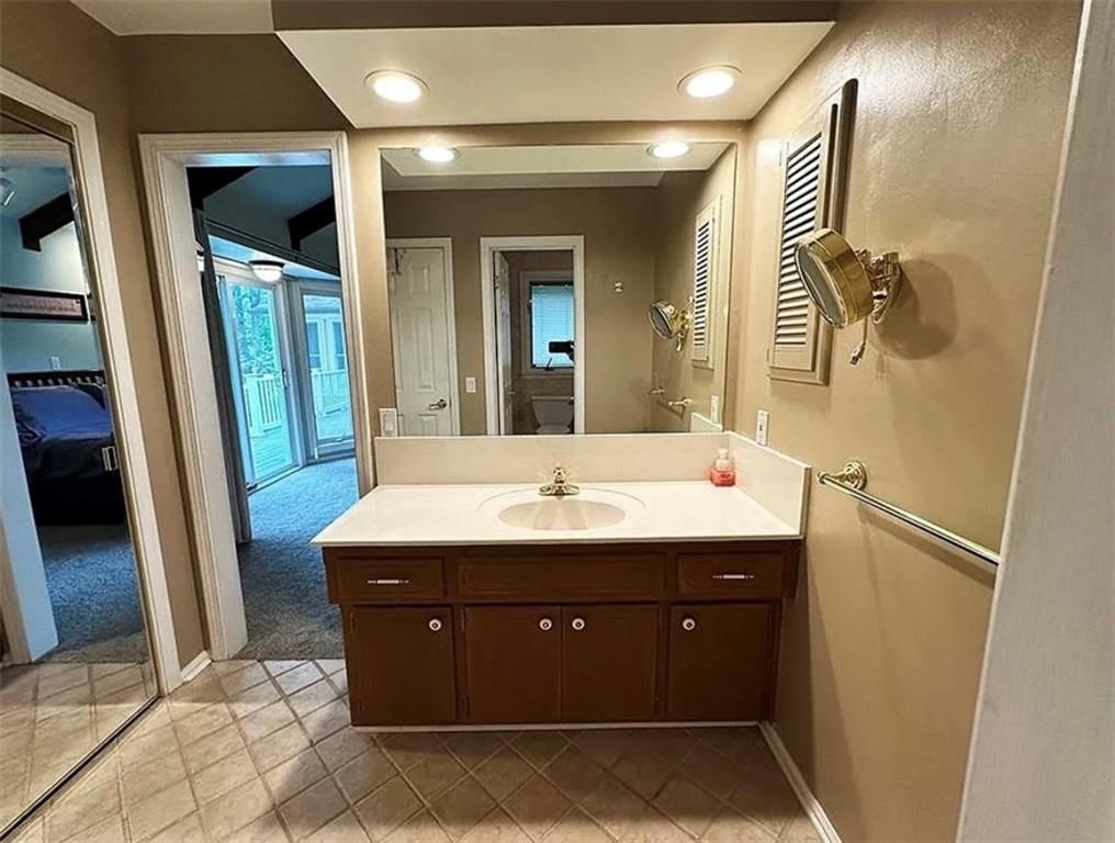 328 N Winnebago Drive — photo 10