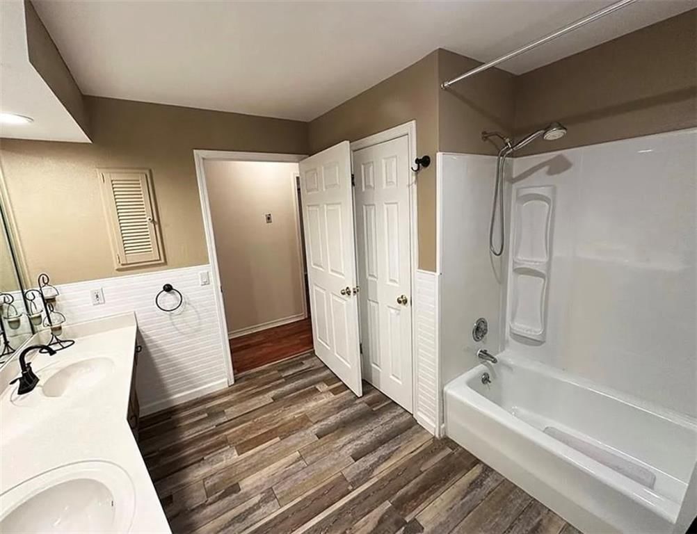 328 N Winnebago Drive — photo 16