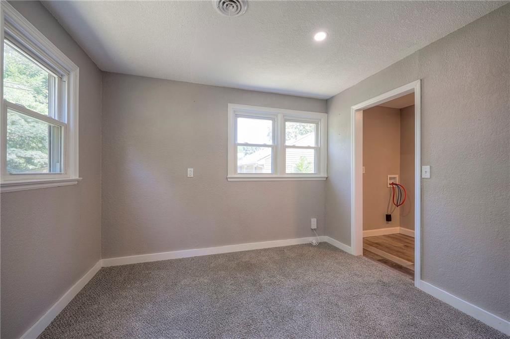 1044 S 45th Terrace — photo 21