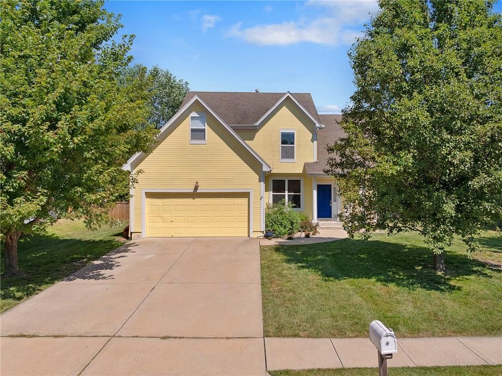 Photo 6 of 44 - 18321 Spruce Street