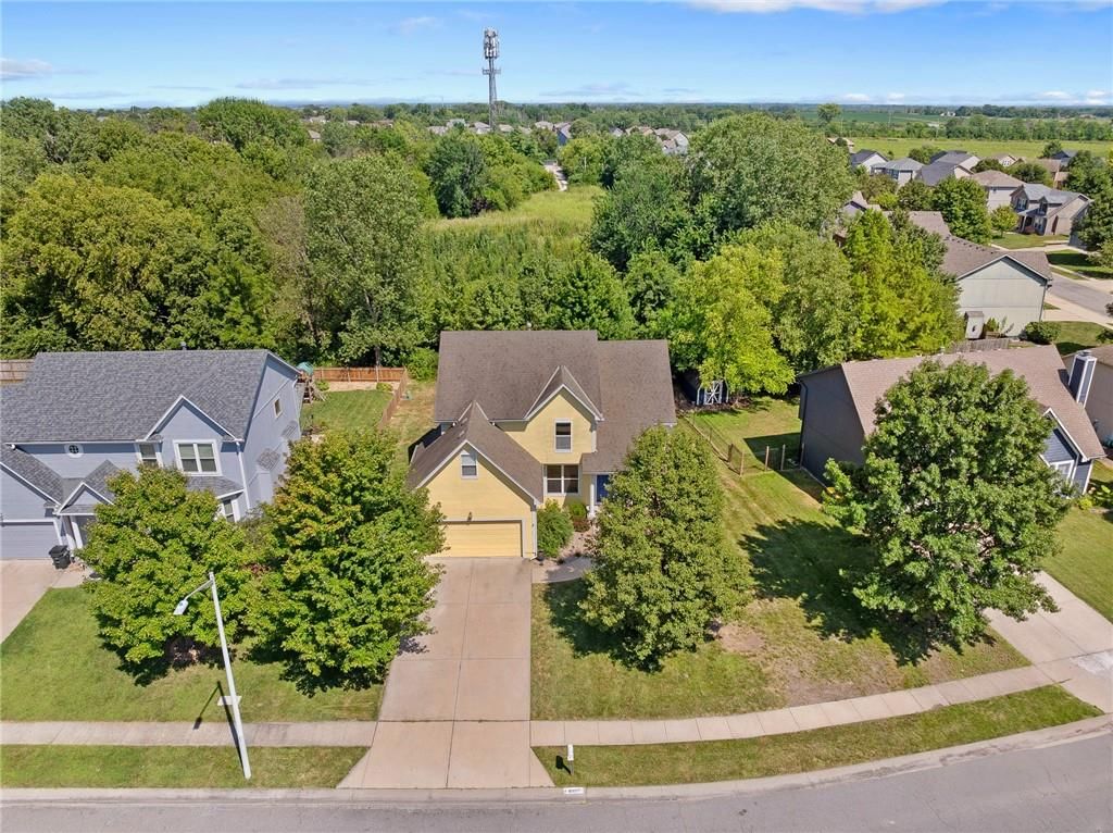Photo 8 of 44 - 18321 Spruce Street