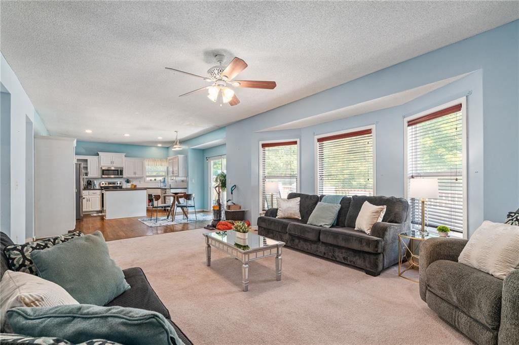 Photo 17 of 44 - 18321 Spruce Street