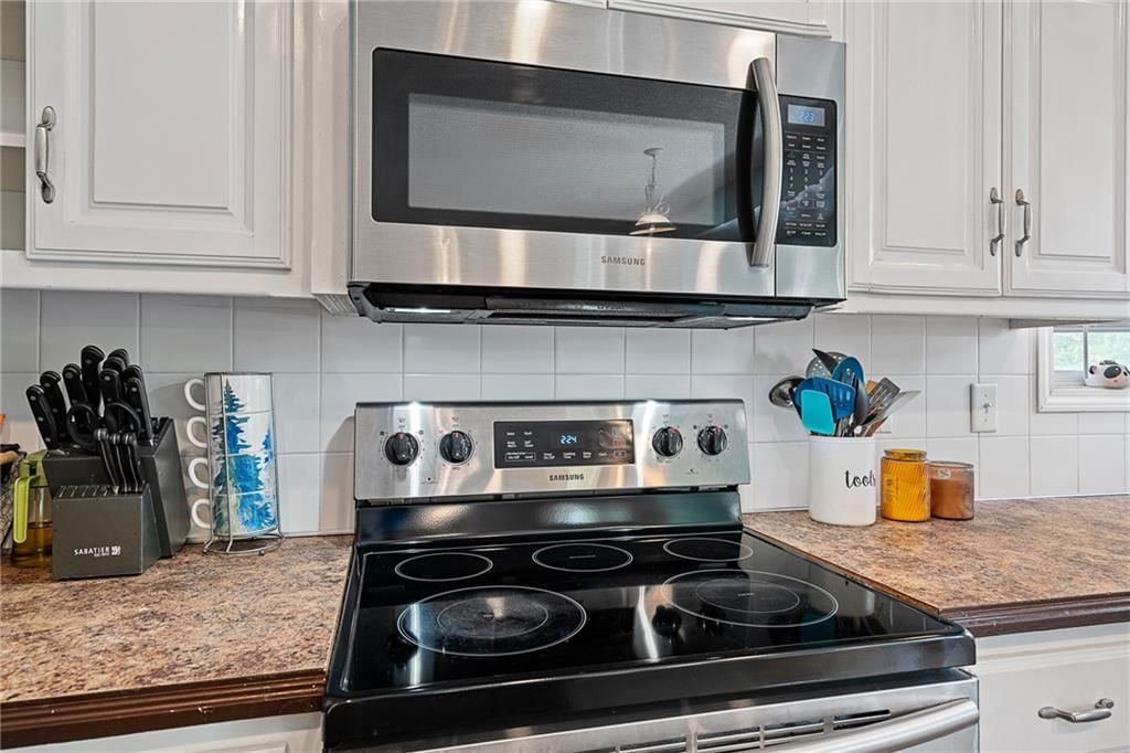 Photo 23 of 44 - 18321 Spruce Street