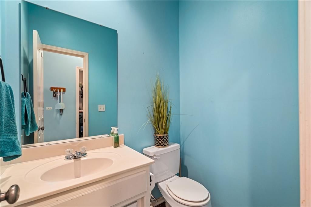 Photo 24 of 44 - 18321 Spruce Street