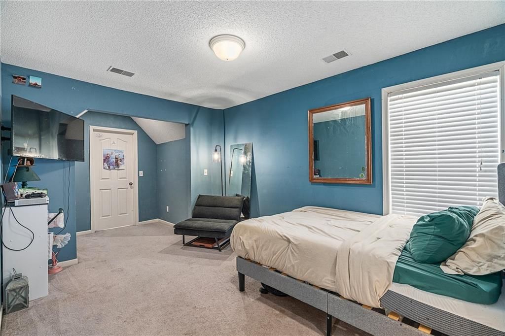 Photo 32 of 44 - 18321 Spruce Street