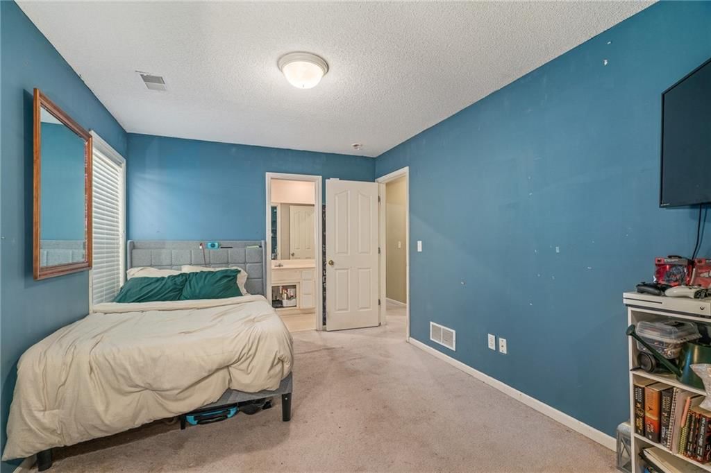 Photo 33 of 44 - 18321 Spruce Street