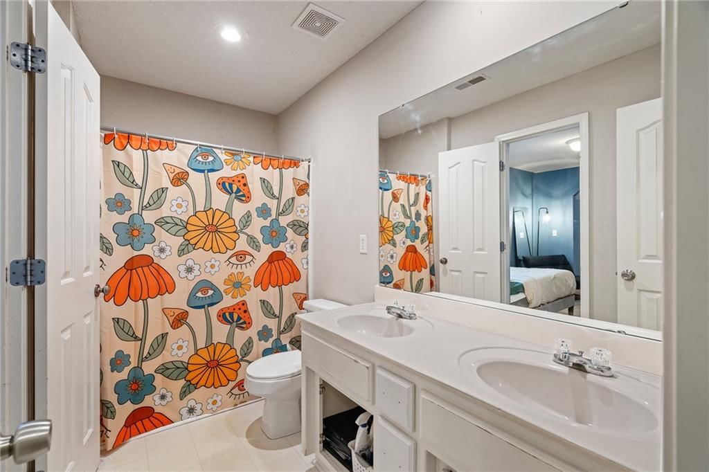 Photo 34 of 44 - 18321 Spruce Street